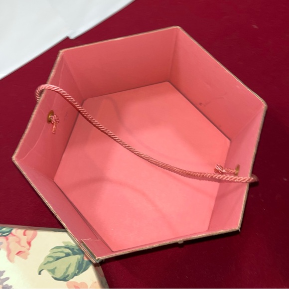 Pink roses HAT BOX and TOP hexagon PINK ROSES Fairy Whimsy 10x12x6” 6 Sides VTG - Picture 7 of 11